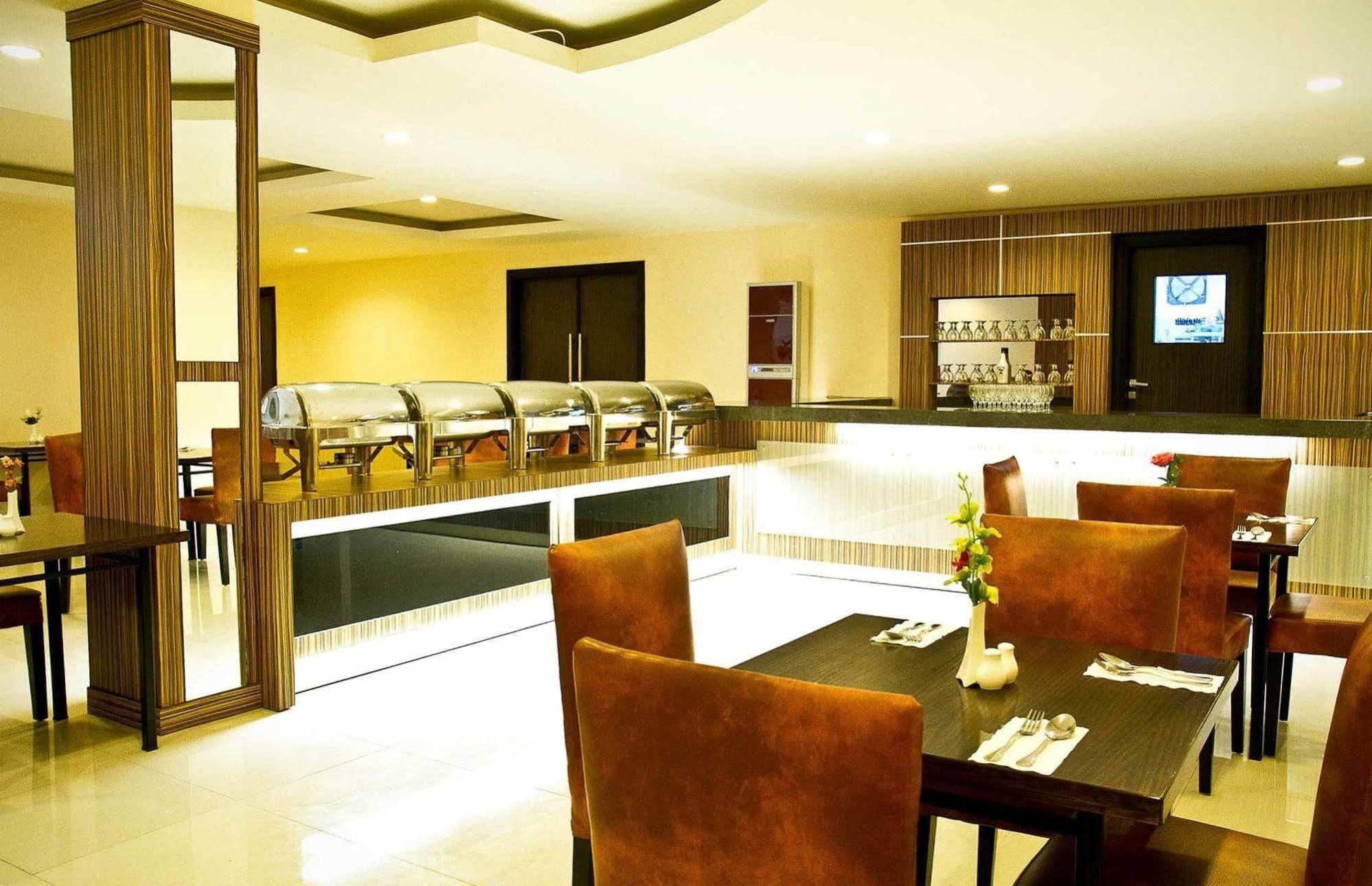 Collection O 1279 Hotel Grand Celino Makassar Eksteriør billede