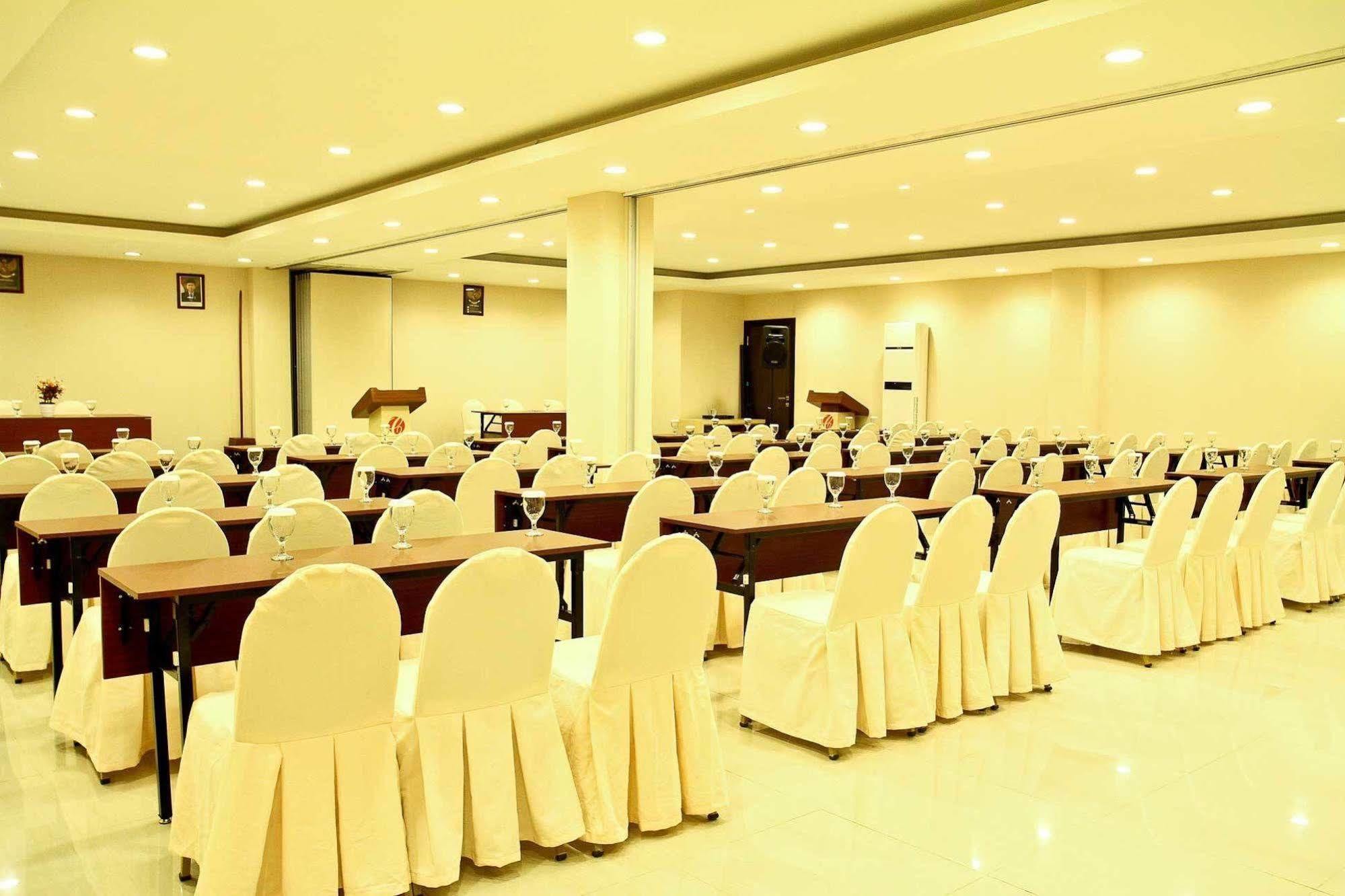 Collection O 1279 Hotel Grand Celino Makassar Eksteriør billede