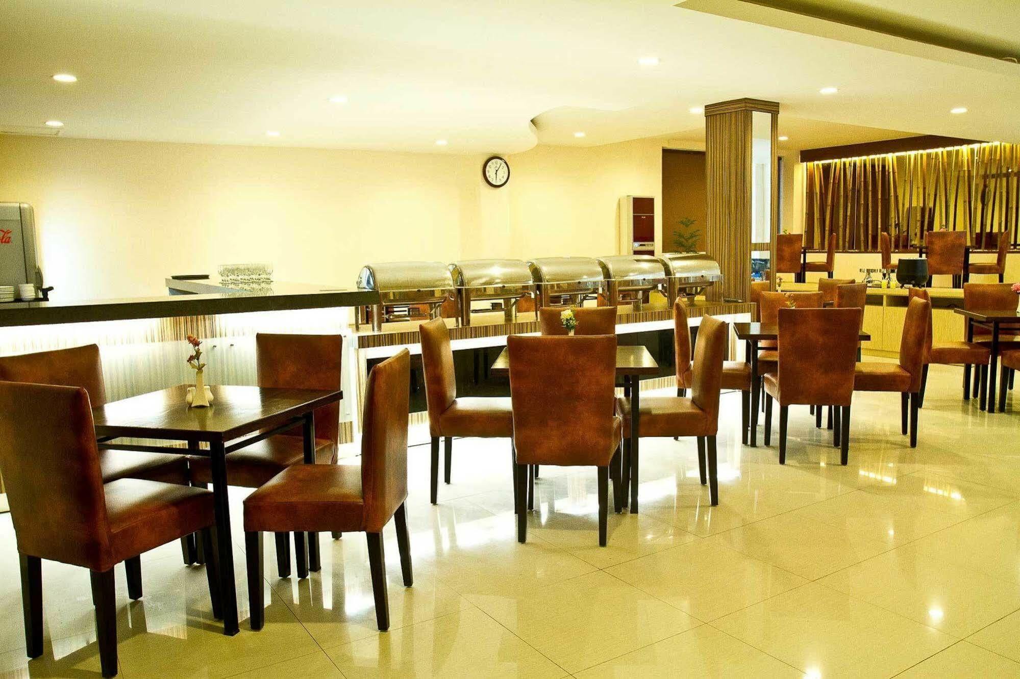 Collection O 1279 Hotel Grand Celino Makassar Eksteriør billede